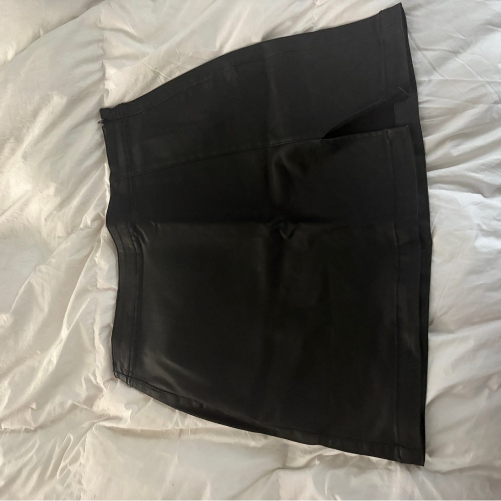 Chic Black Faux Leather Mini Skirt